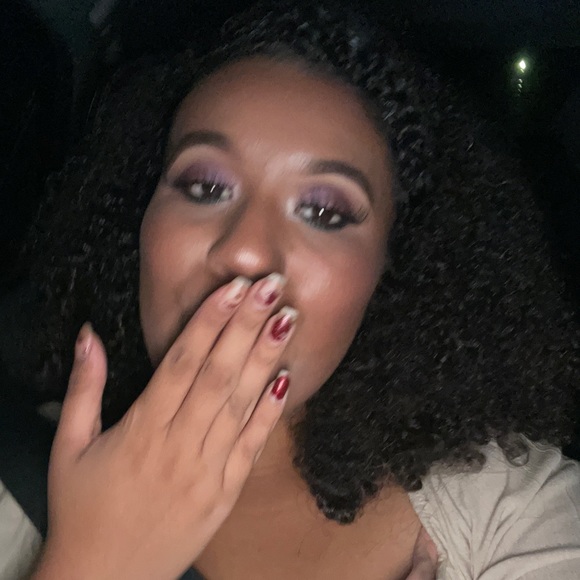 Meet your Posher, Adrianna - Picture 4 of 11